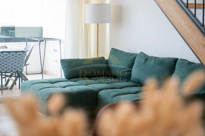 Dvosobni penthouse v Trogirju s strešno teraso